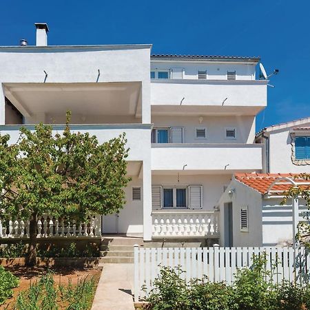 4 Bedroom Cozy Apartment In Vodice Zewnętrze zdjęcie