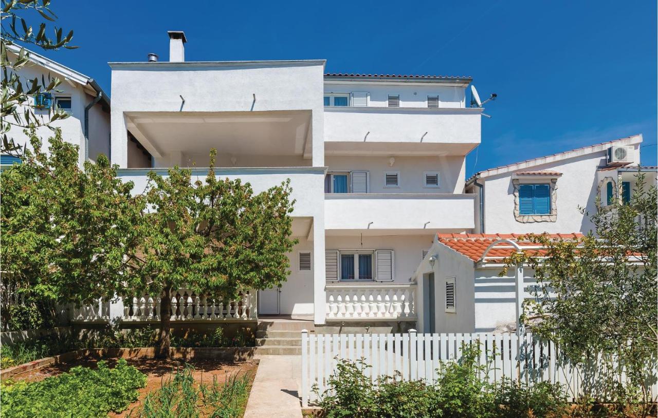 4 Bedroom Cozy Apartment In Vodice Zewnętrze zdjęcie