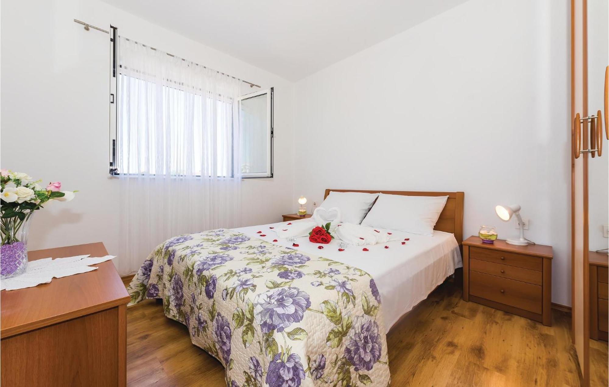 4 Bedroom Cozy Apartment In Vodice Zewnętrze zdjęcie