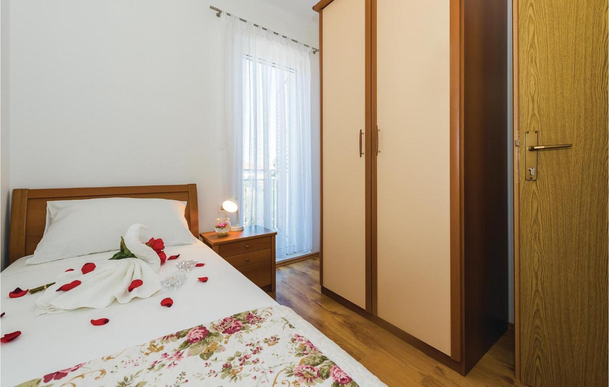 4 Bedroom Cozy Apartment In Vodice Zewnętrze zdjęcie