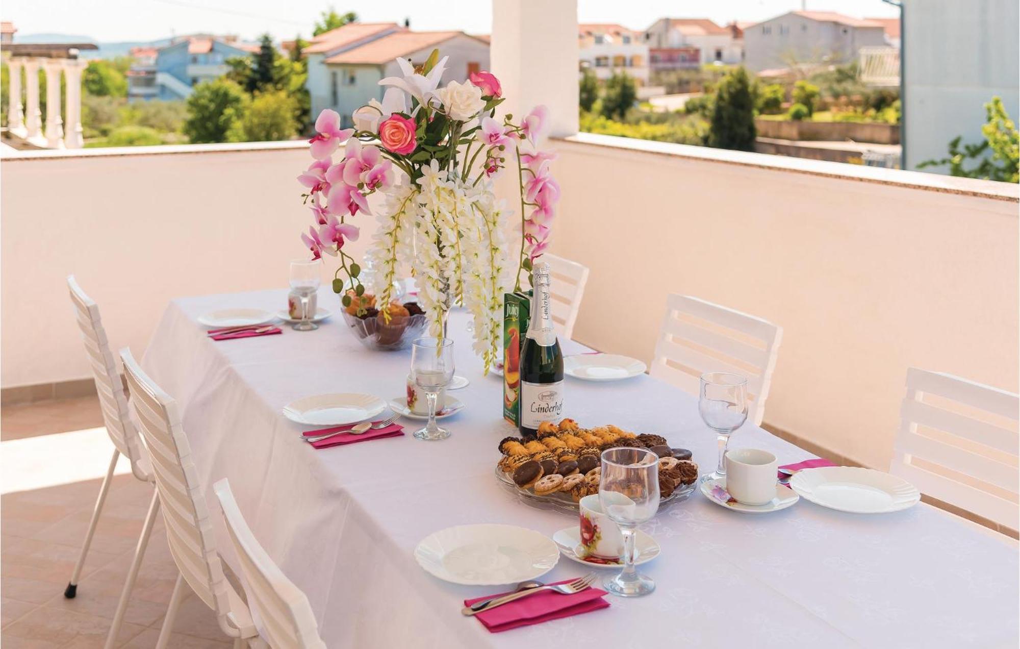 4 Bedroom Cozy Apartment In Vodice Zewnętrze zdjęcie
