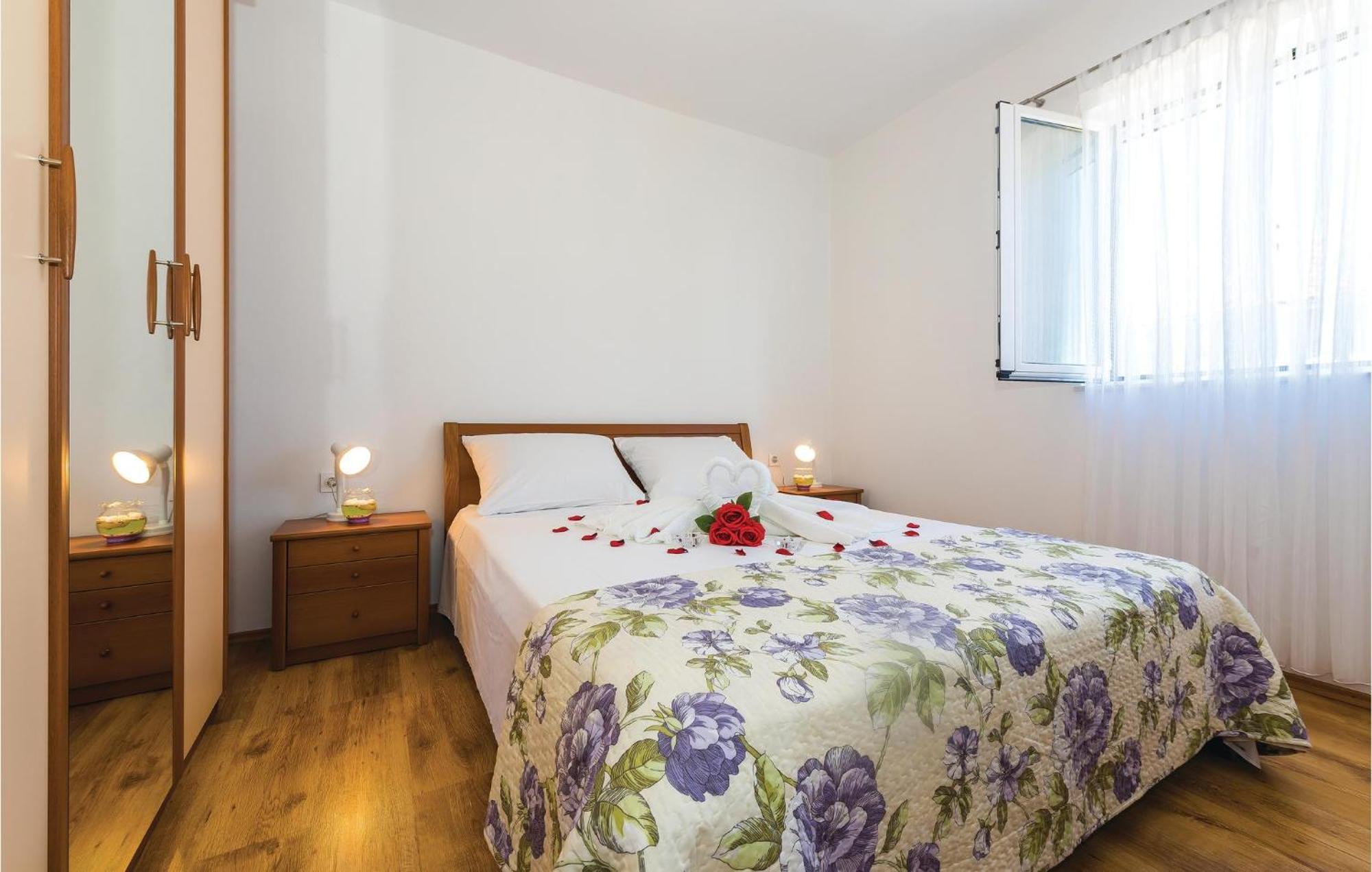 4 Bedroom Cozy Apartment In Vodice Zewnętrze zdjęcie
